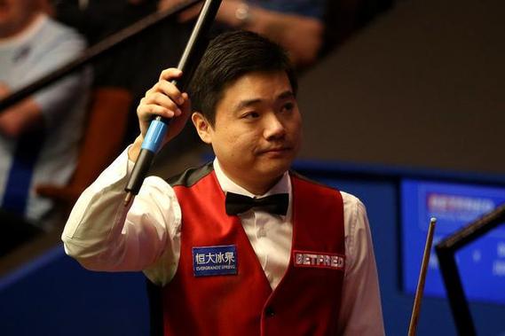 太阳报：巴萨想签15岁新星加布里埃尔，但曼联有信心留下他